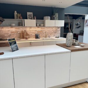 Nolte moderne U-Küche Weiß grifflos