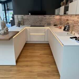 Nolte moderne U-Küche Weiß matte Fronten