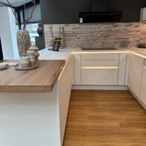 Nolte moderne U-Küche Weiß mit Holztresen